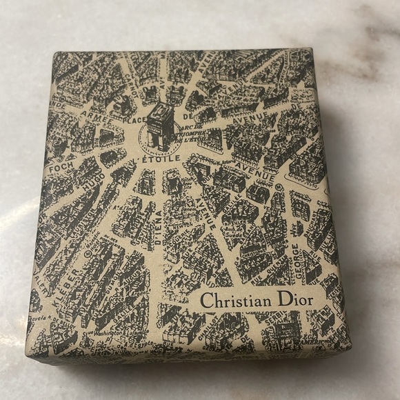 NIB Dior Lock 🔒 And Key 🔑 - Picture 5 of 6